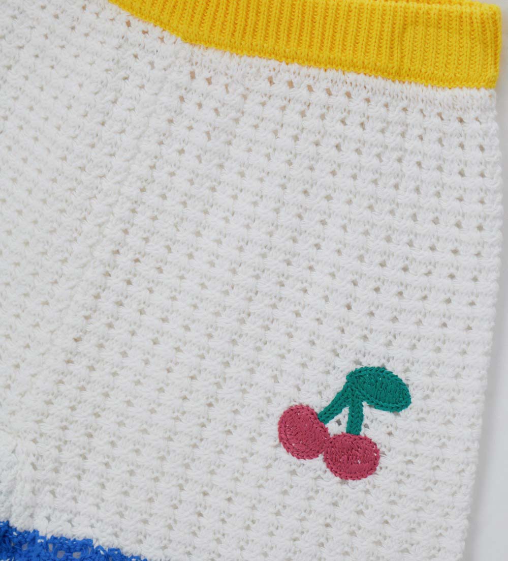 Girl's knitted shorts