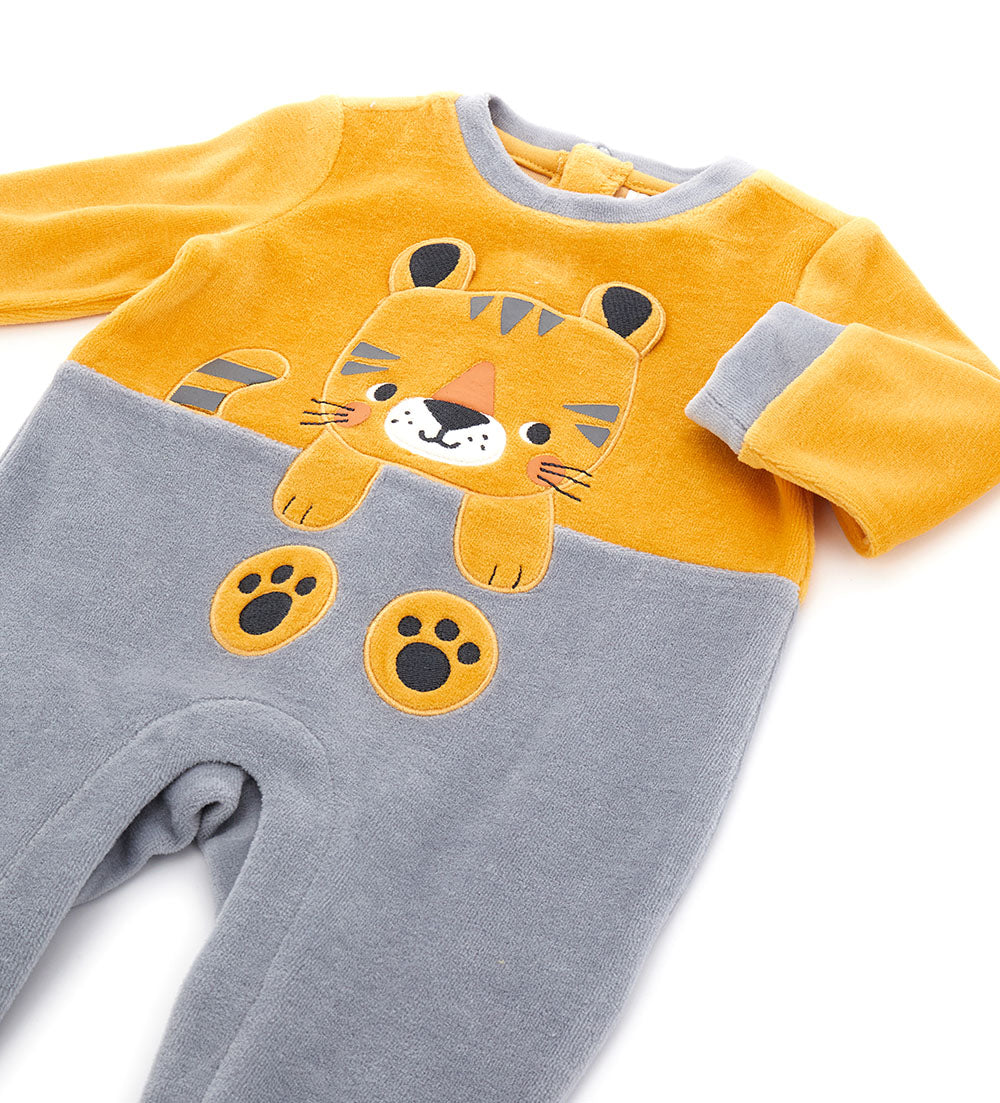 NEWBORN'S ONESIE-2