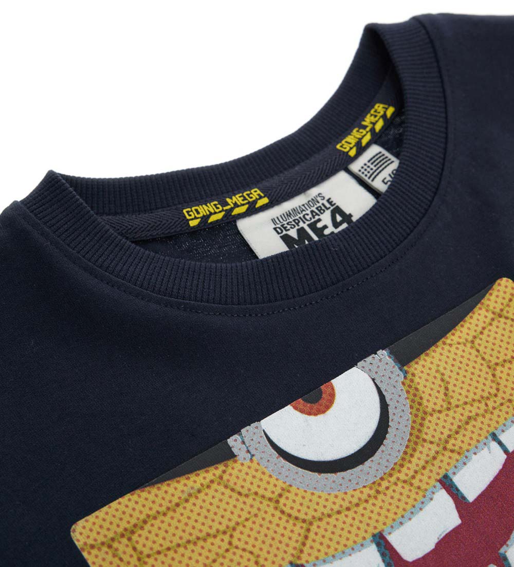 Boy's minions t-shirt